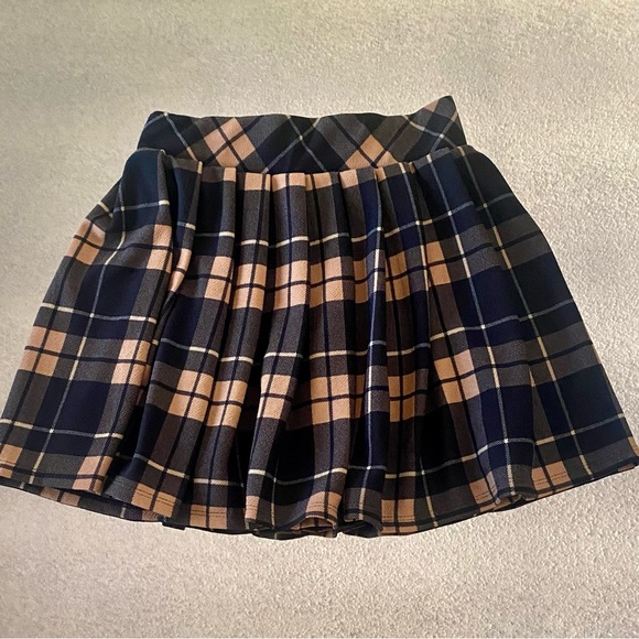 Bundle of pleaded plaid mini skirts - Picture 3 of 8